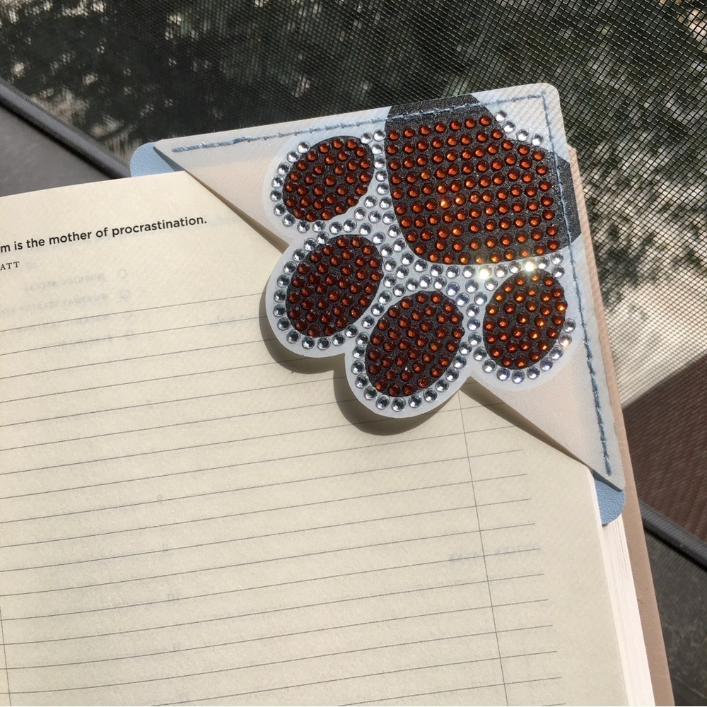 Diamond Art Paw Print Corner Bookmark, Neutral, Sparkly, Bling (BLACK/SILVER)